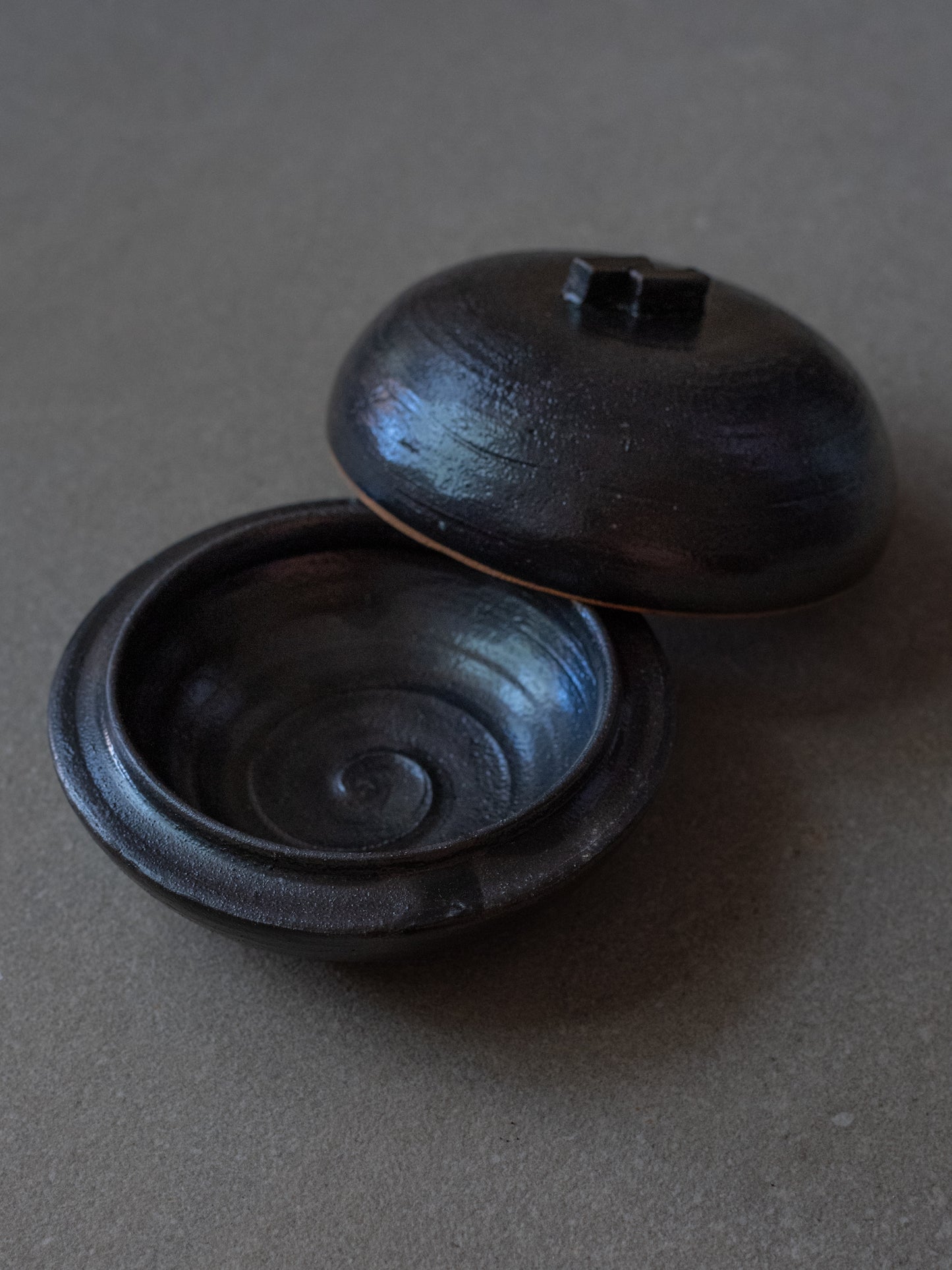 Round Dish with Lid