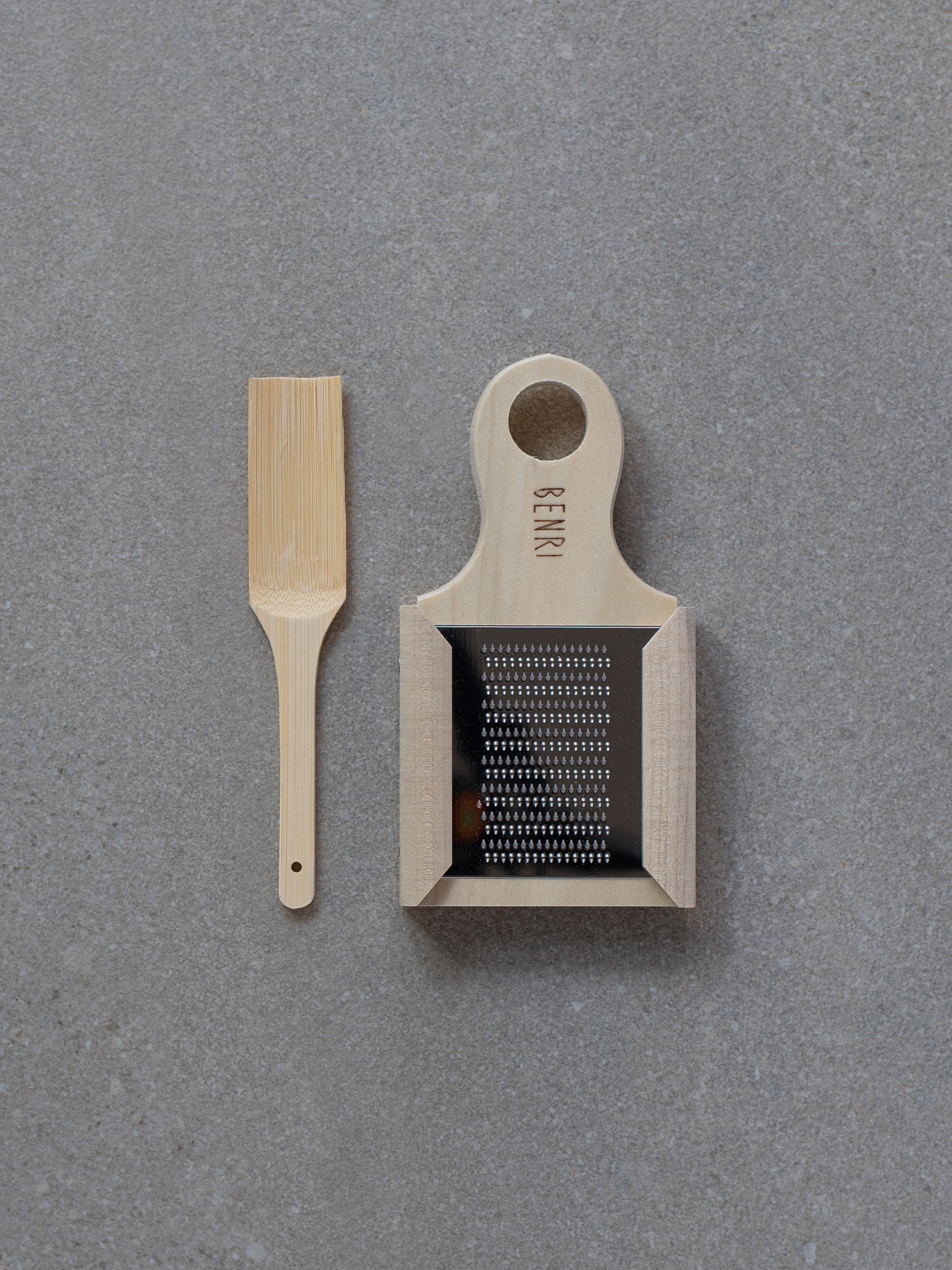 TIKUSAN Chojiro (Large) Japanese Grater with Bamboo Scraper for Fresh Wasabi & Ginger from Japan