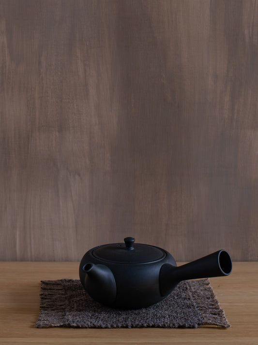https://www.mujostore.com/cdn/shop/products/mujo-store-Handwoven-Silk-wool-teapot-mat-6.jpg?v=1686557833&width=533